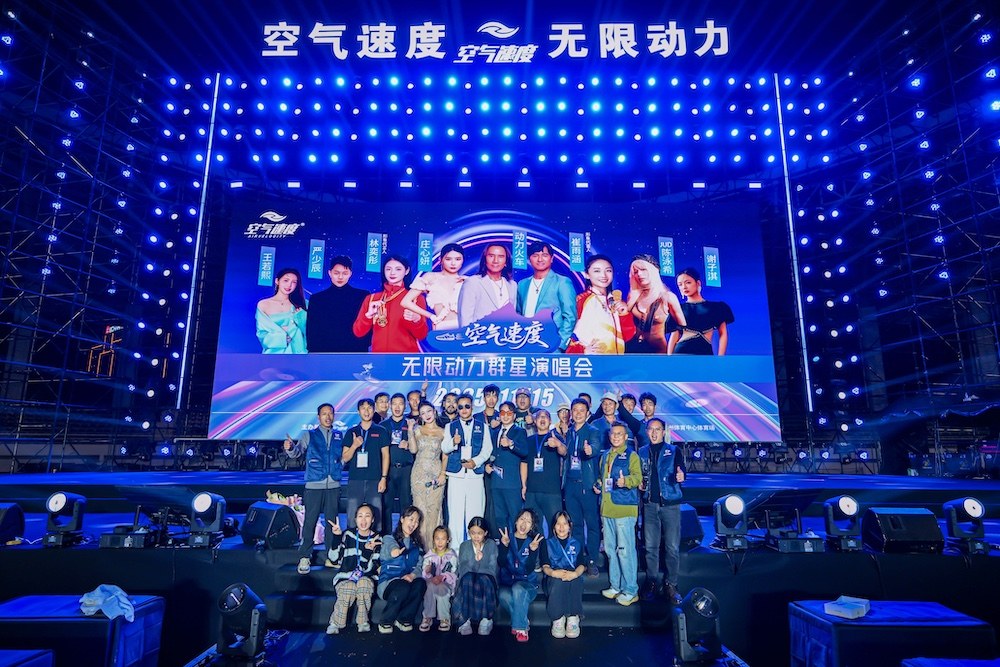 空气速度无限动力群星演唱会合影