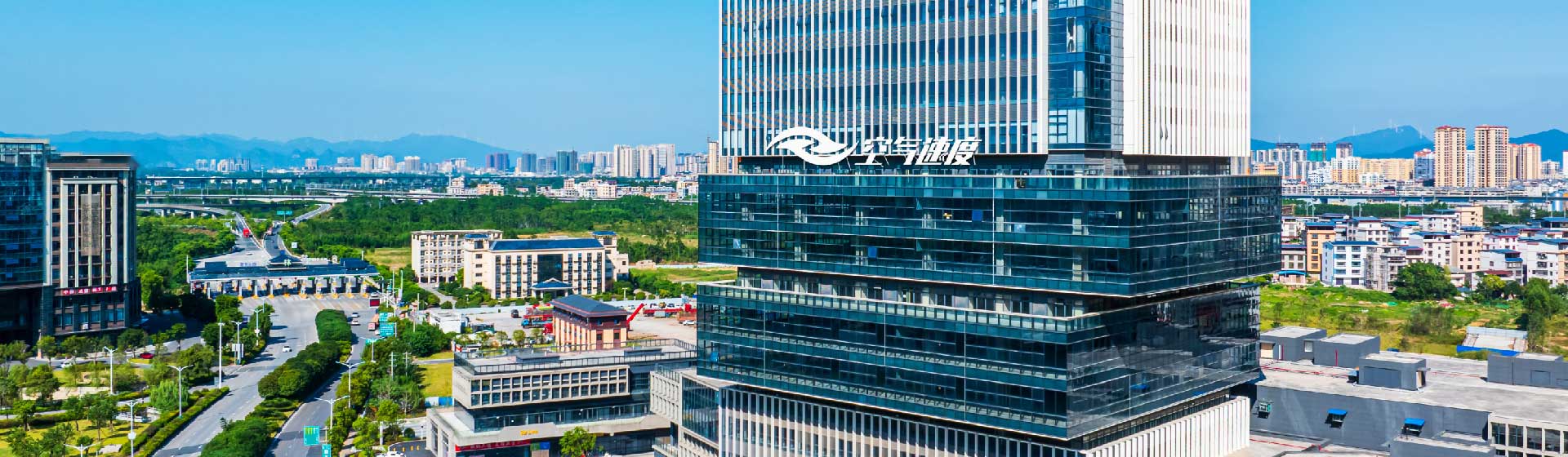 空气速度跑鞋运动场景